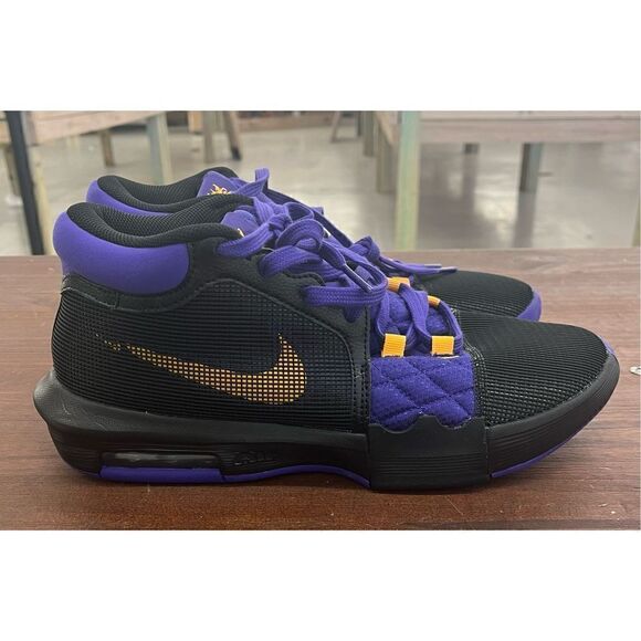 Nike Black and Purple Athletic Shoes - Picture 2 of 7